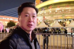 回忆满满！李春江晒视频：以球迷身份参加冠军颁奖仪式，重在参与