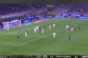 动情时刻！国安球迷唱《再见》为即将离队的张源送行❤